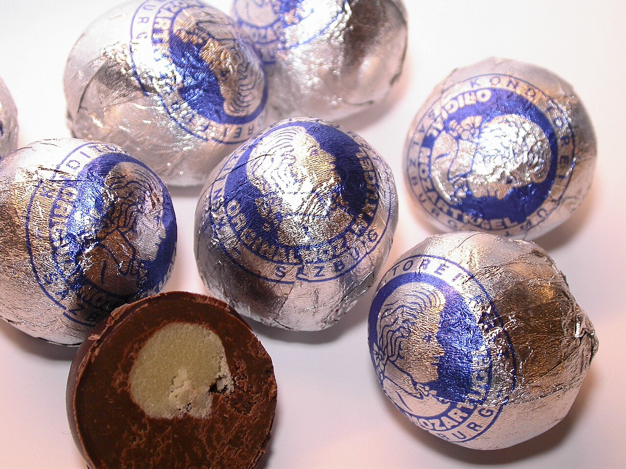 Commons: Mozartkugel
