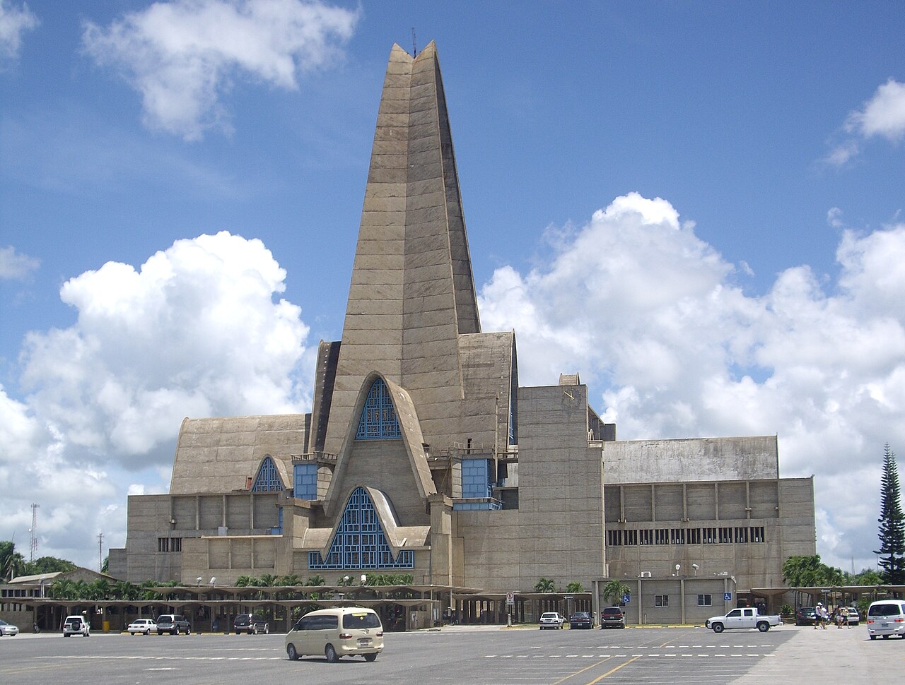 Commons: Basilica de Nuestra Senora de la Altagracia