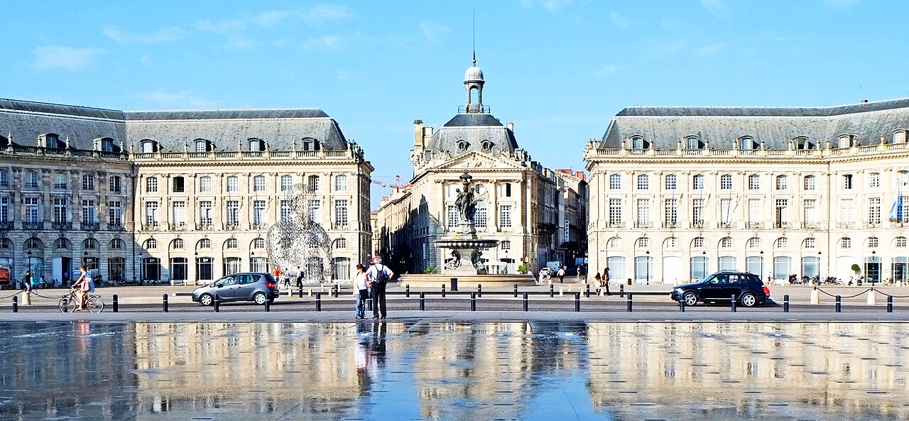 Commons: Bordeaux Place de la Bourse miroir