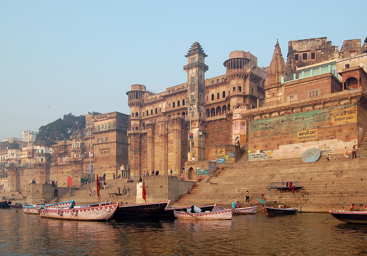 Commons: Varanasi ghats Ganges