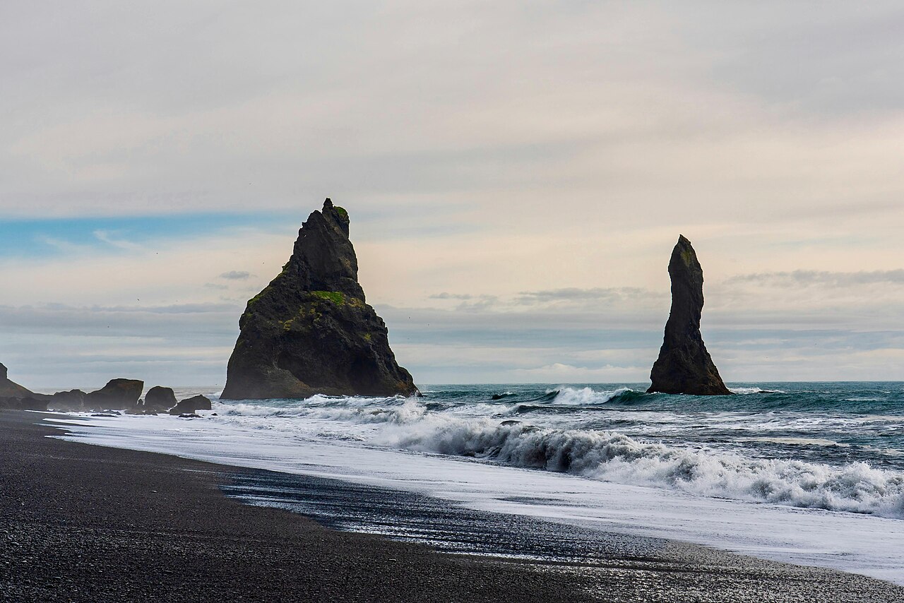 Commons: Reynisdrangar beach