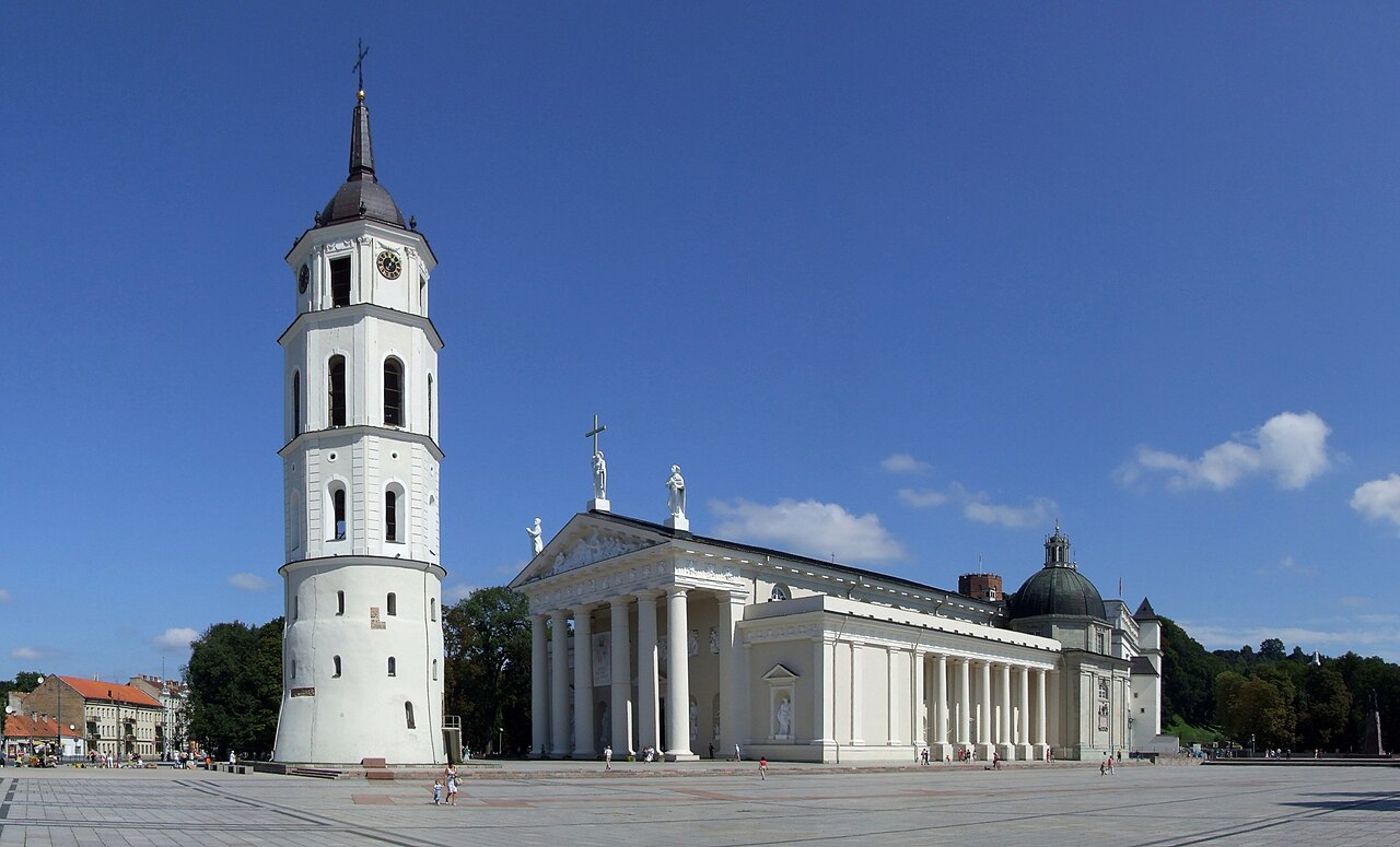 Commons: Vilnius Cathedral Square