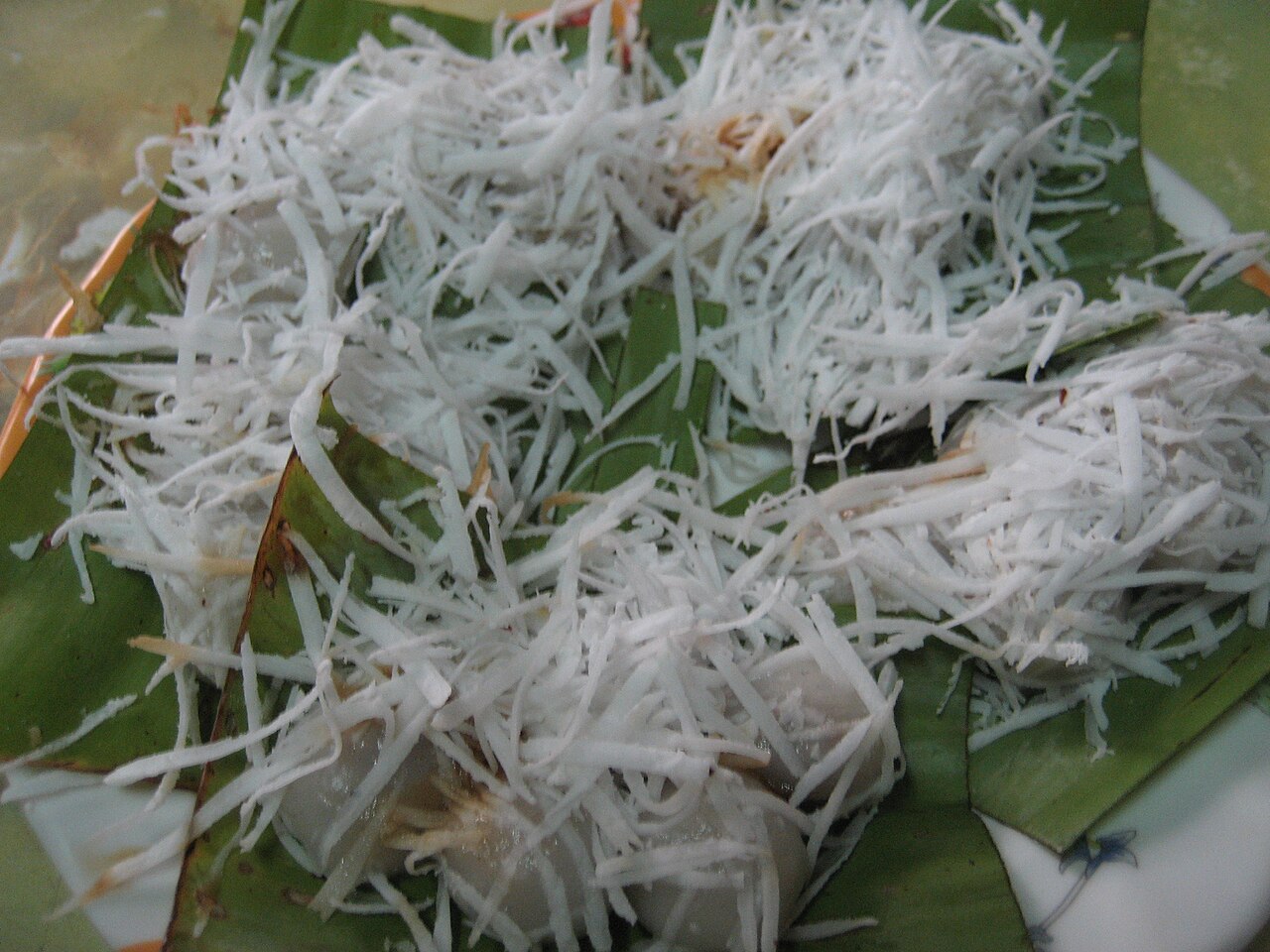 Commons: မုန့်လုံးရေပေါ်