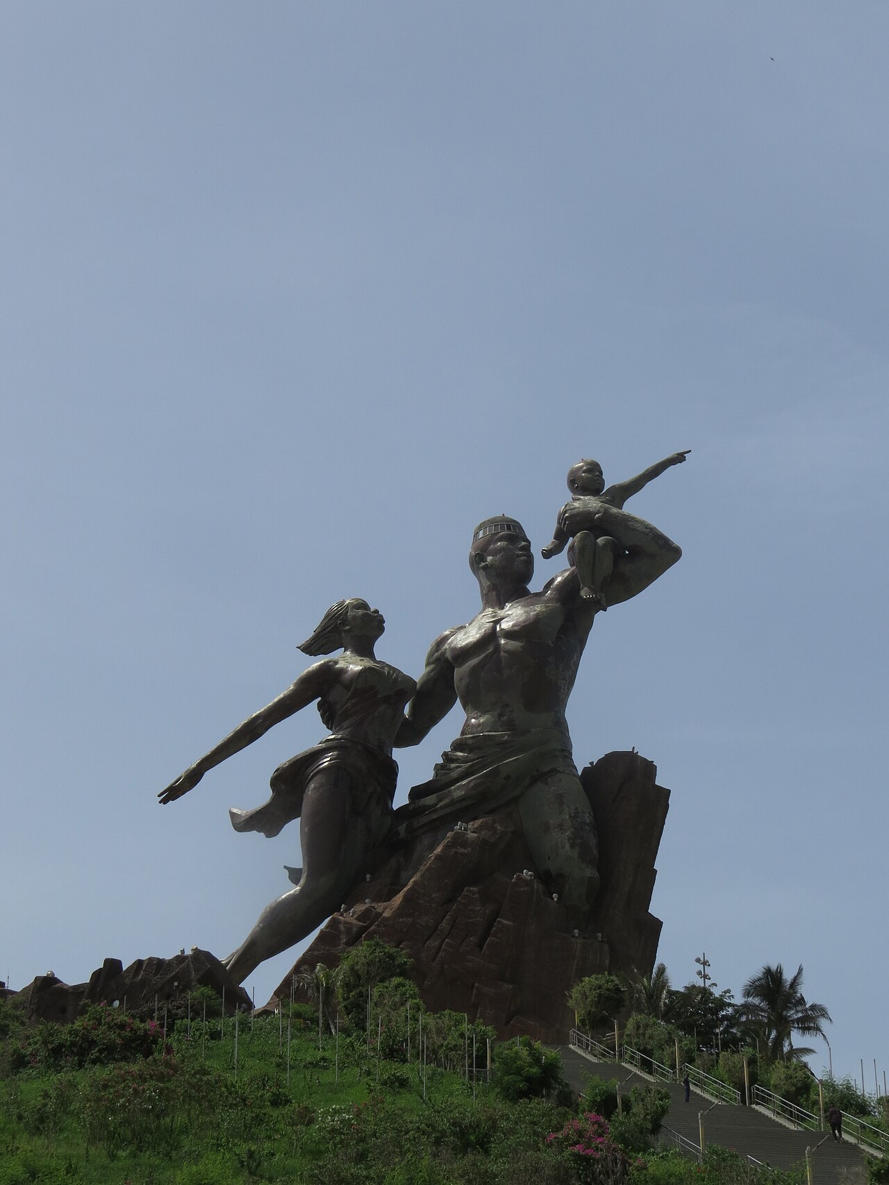 Commons: African Renaissance Monument Dakar