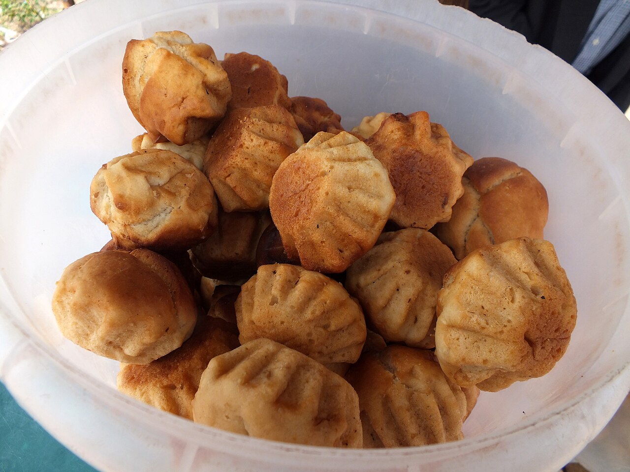 Commons: mandazi