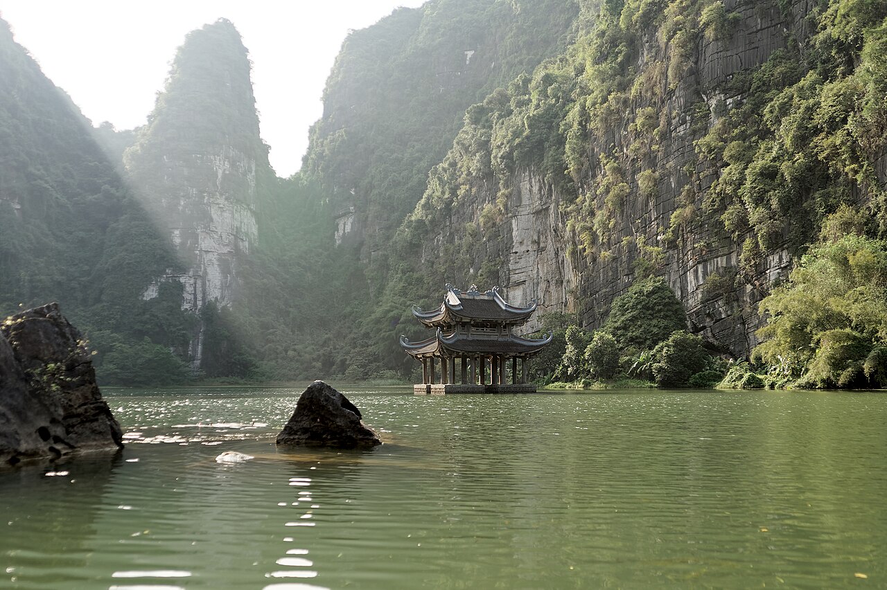 Commons: Tràng An Landscape Complex