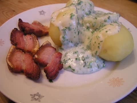 Fried pork belly with parsley sauce